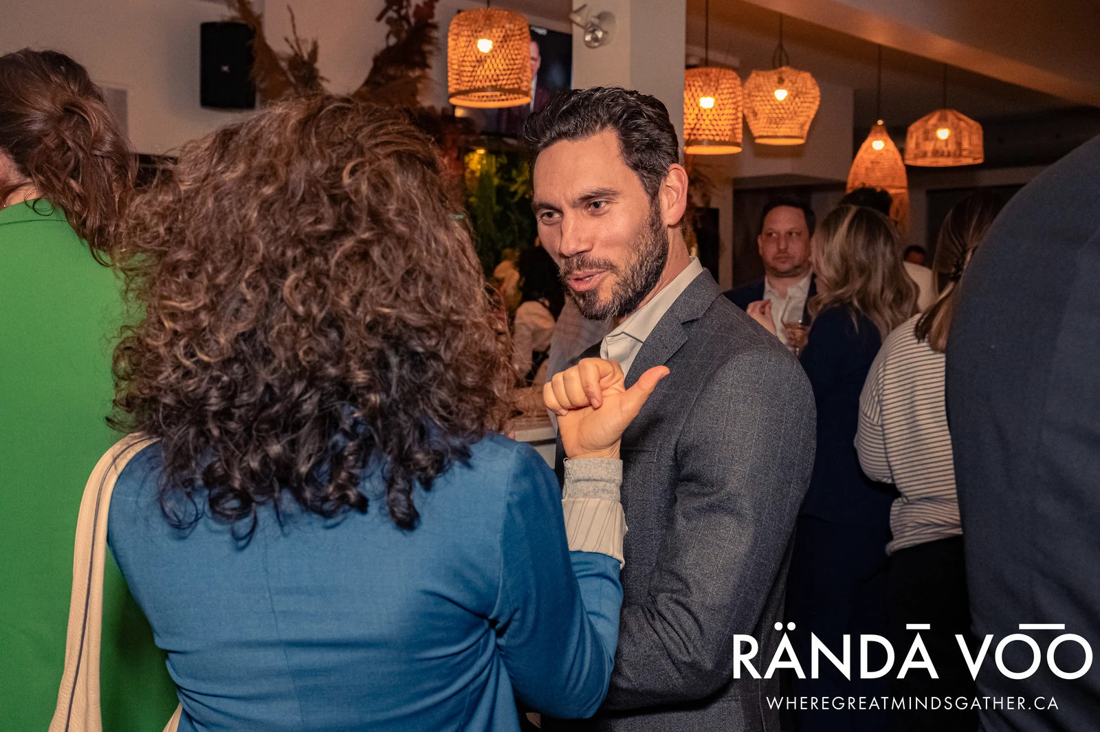 RÄNDĀ VO͞O business community attendees engaged in conversation during a networking evening.