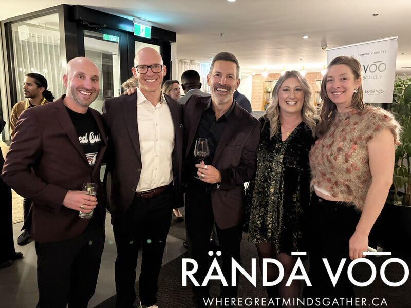 Five guests smiling together at the Tour Du RÄNDĀ VO͞O grand finale.