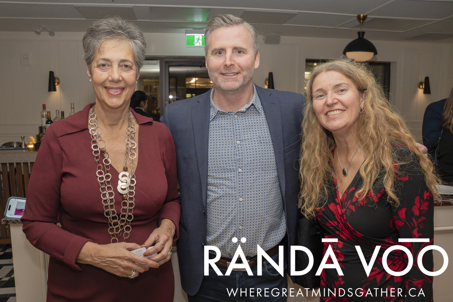 Three guests smiling together at the Tour Du RÄNDĀ VO͞O grand finale.