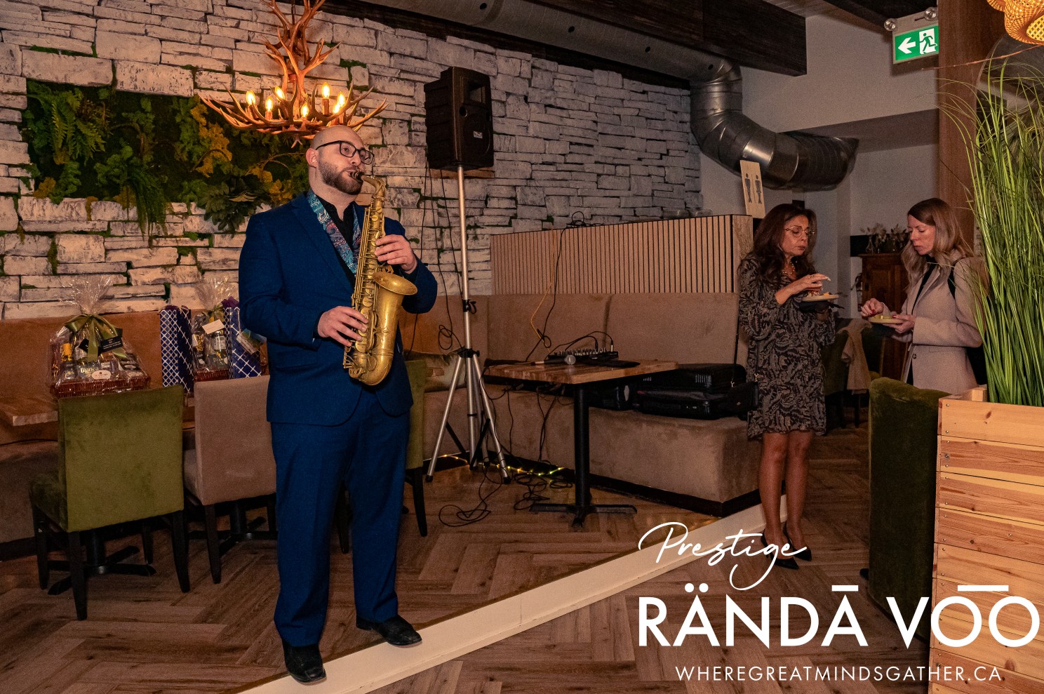 A saxophonist performing beside guests and gift baskets at HEIST Manotick.