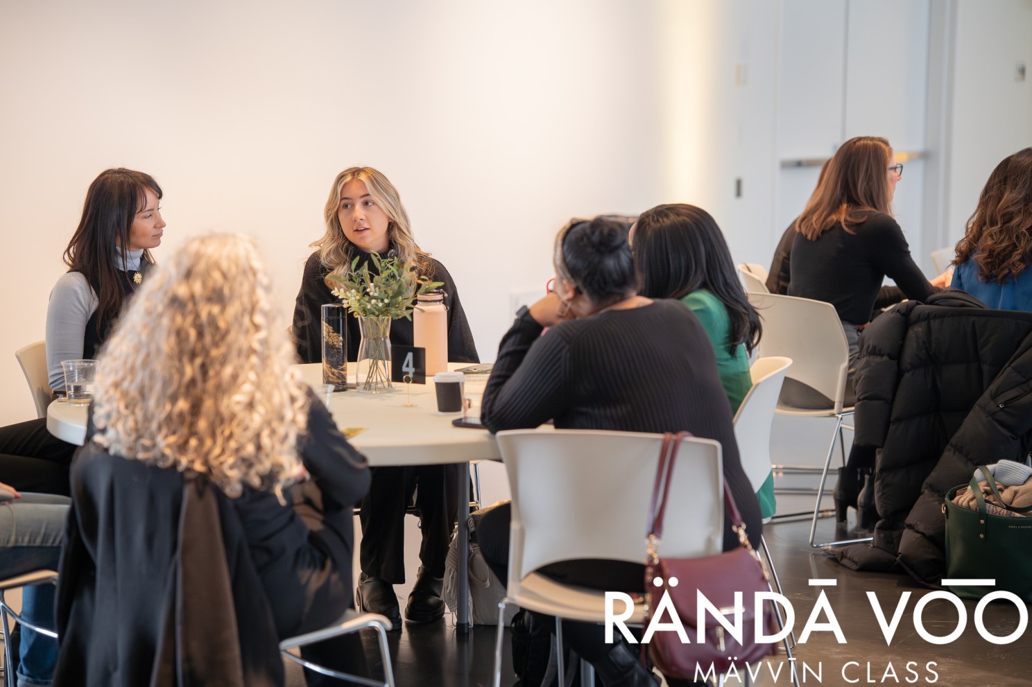 MÄVVĪNCLASS participants sharing a conversation around a table.